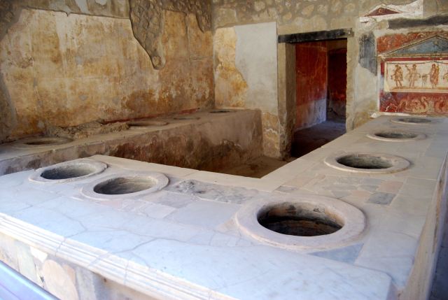 Fast Food Joint Unadorned