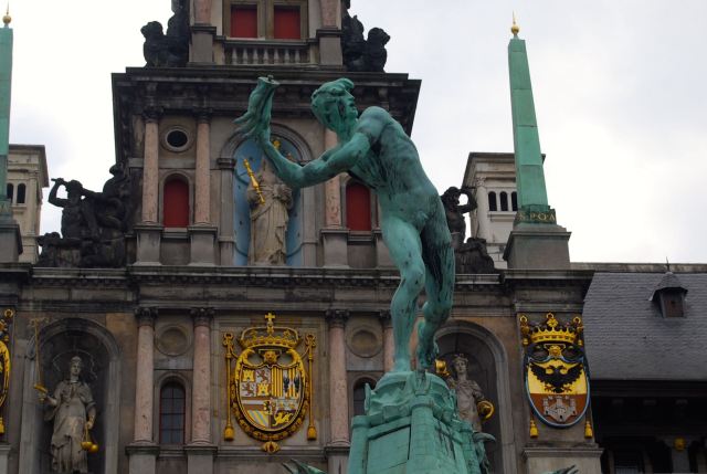 Tale of Druon Antigoon Statue