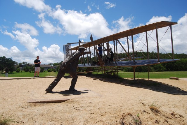 Sulpture showing the shove off