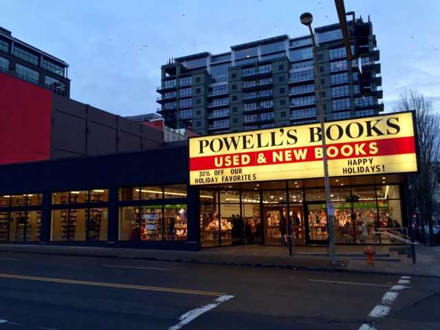 powells-entrance