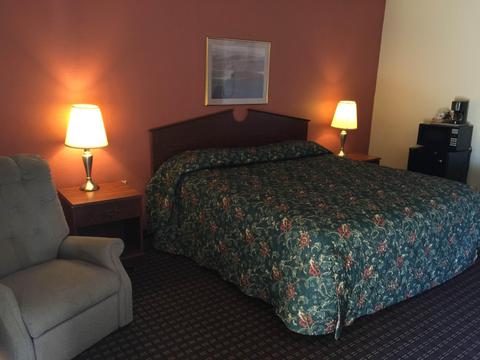 budget-host-lafonda-motel-liberal-guest-room-2-def