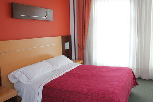 Hostal La Salle Bed