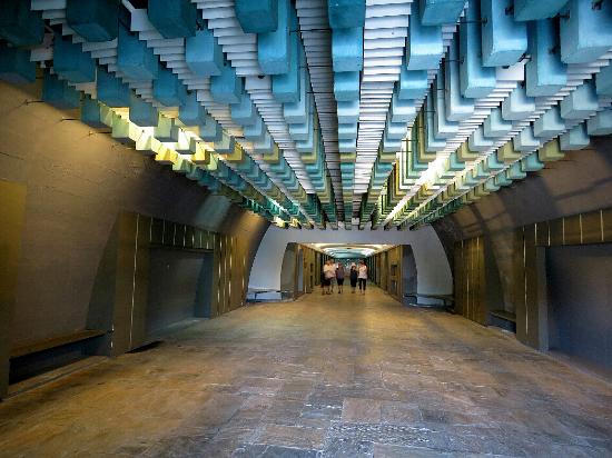 entrance-to-the-palace