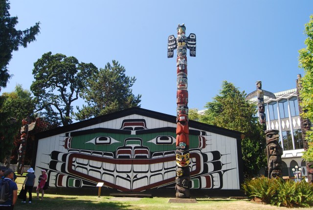 Mjngo Martin House and Totem