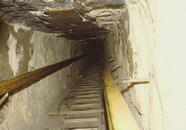 Narrow Passage to the Chamber