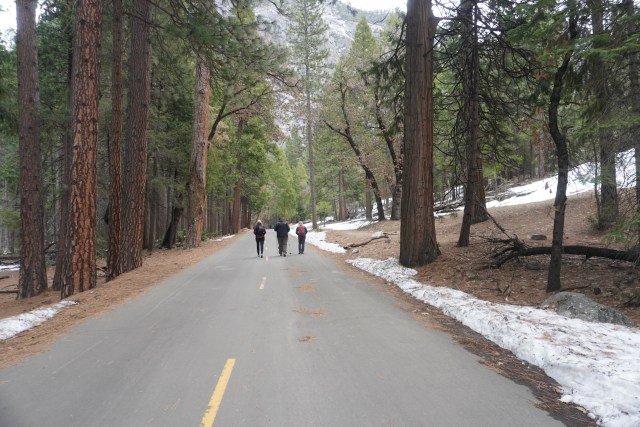 Hiking to Mirror Lake